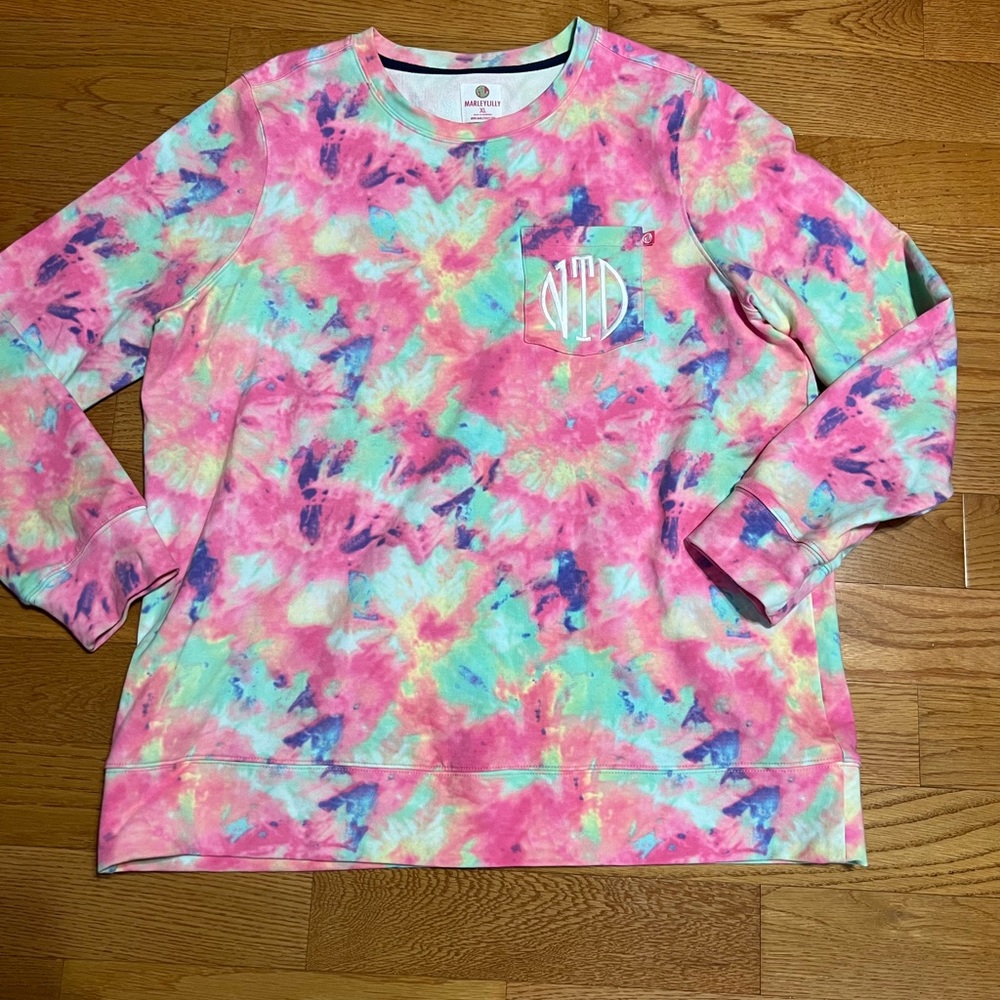 Womens tie dye XL sweatshirt.